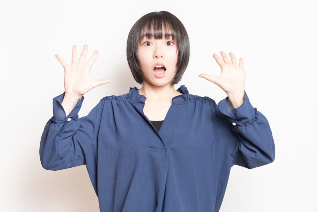 驚いた女性